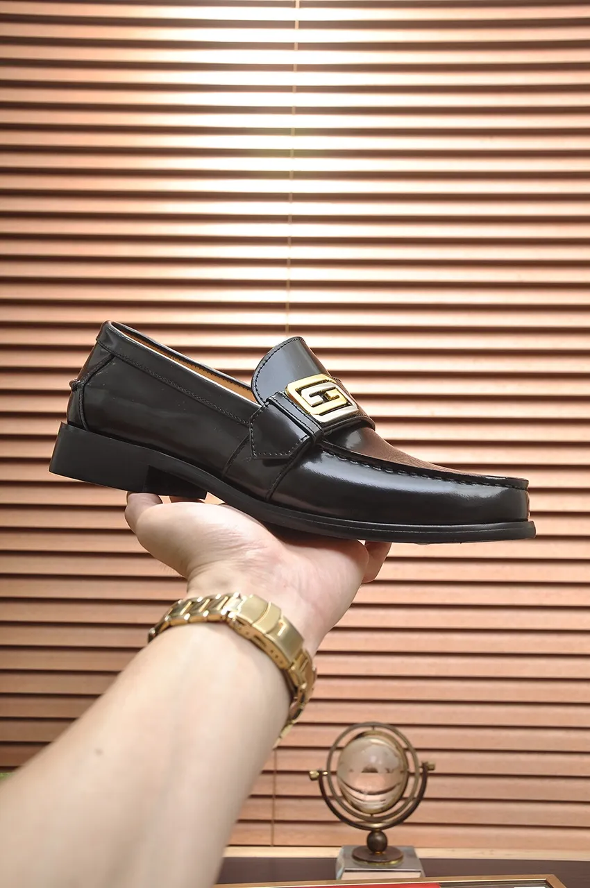 Men's shoes💰580💶Italy's top luxury men's shoe giant (GUCCI) (Gucci) (full cowhide lining) new arrival🍃Original European style🔰 Pleasant to the eye😍In order to make the shoes more durable and non-deformable🌀The production continues to follow traditional methods but there is still no lack of innovation💪Choose original sheepskin for the leather♻️ Smooth and natural And extra bright ⭐Made of imported cowhide, the first choice of rich people 38-45 (45 customized)